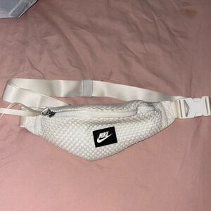 New without Tags nike fanny pack